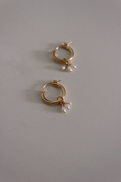 Dainty Freshwater Pearl Droplets Mini Hoop Earrings - Bodega Nantucket