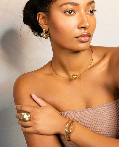 Overlap hinge bangle