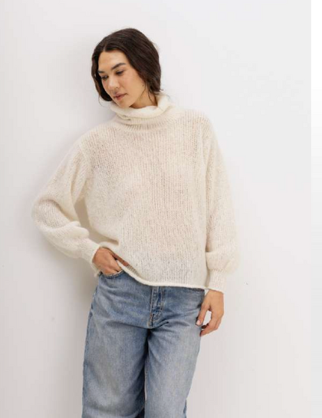 AMAURA Sweater